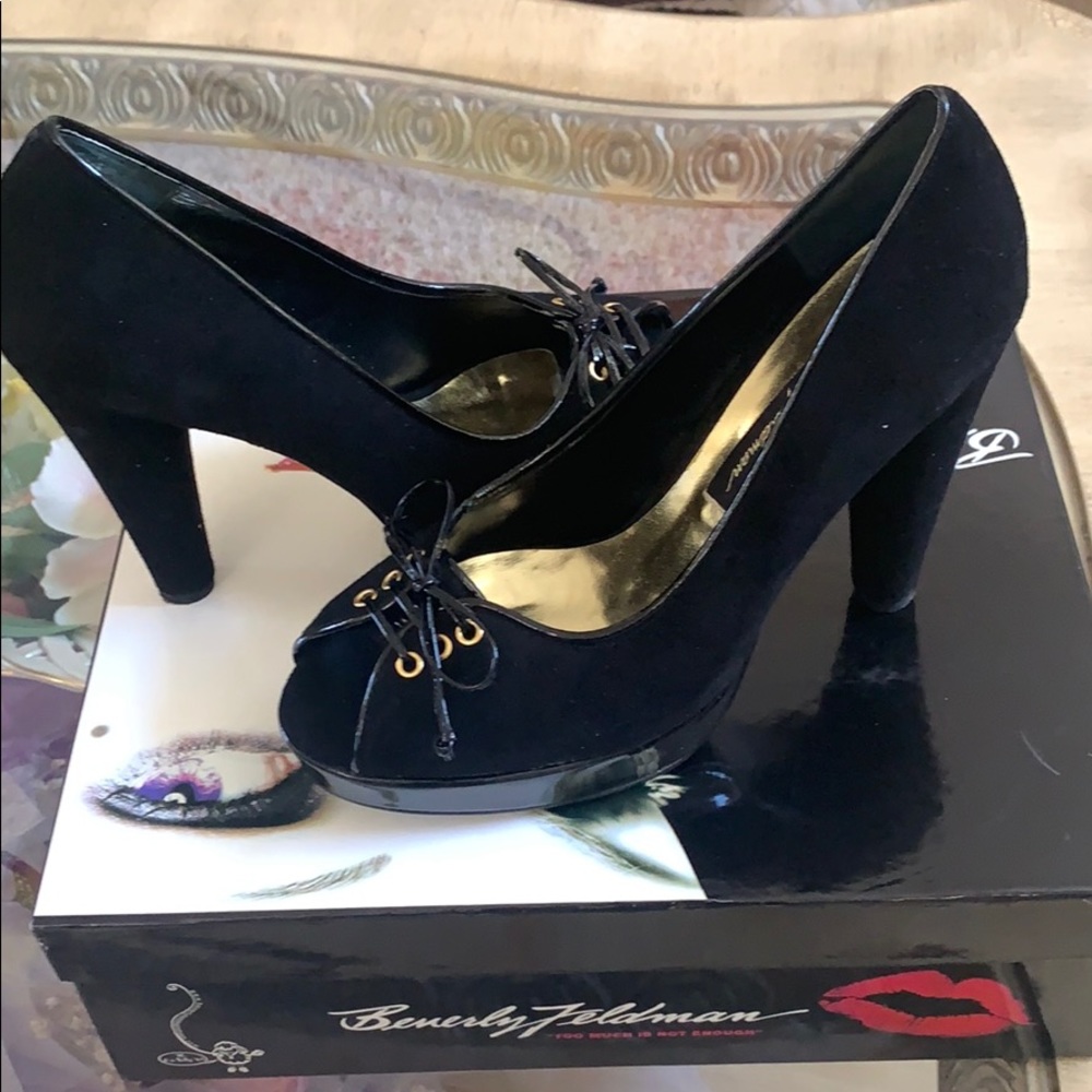 Beverly Feldman Black Suedes shoes size 7